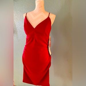 V-neck with deep V in the backBodycon silhouette with ruching on the sidesAdju